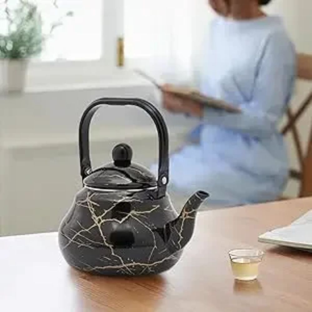 Théière vintage en émail