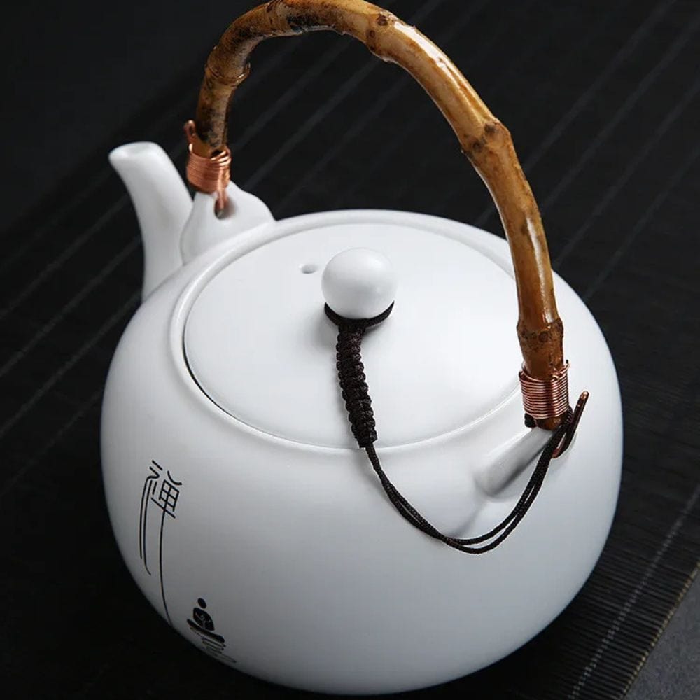 Théière en porcelaine blanche 680 ml avec filtre intégré