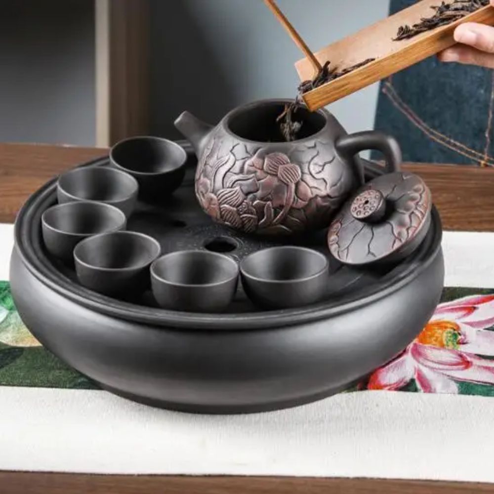 Théière en argile violette gravure lotus faite main