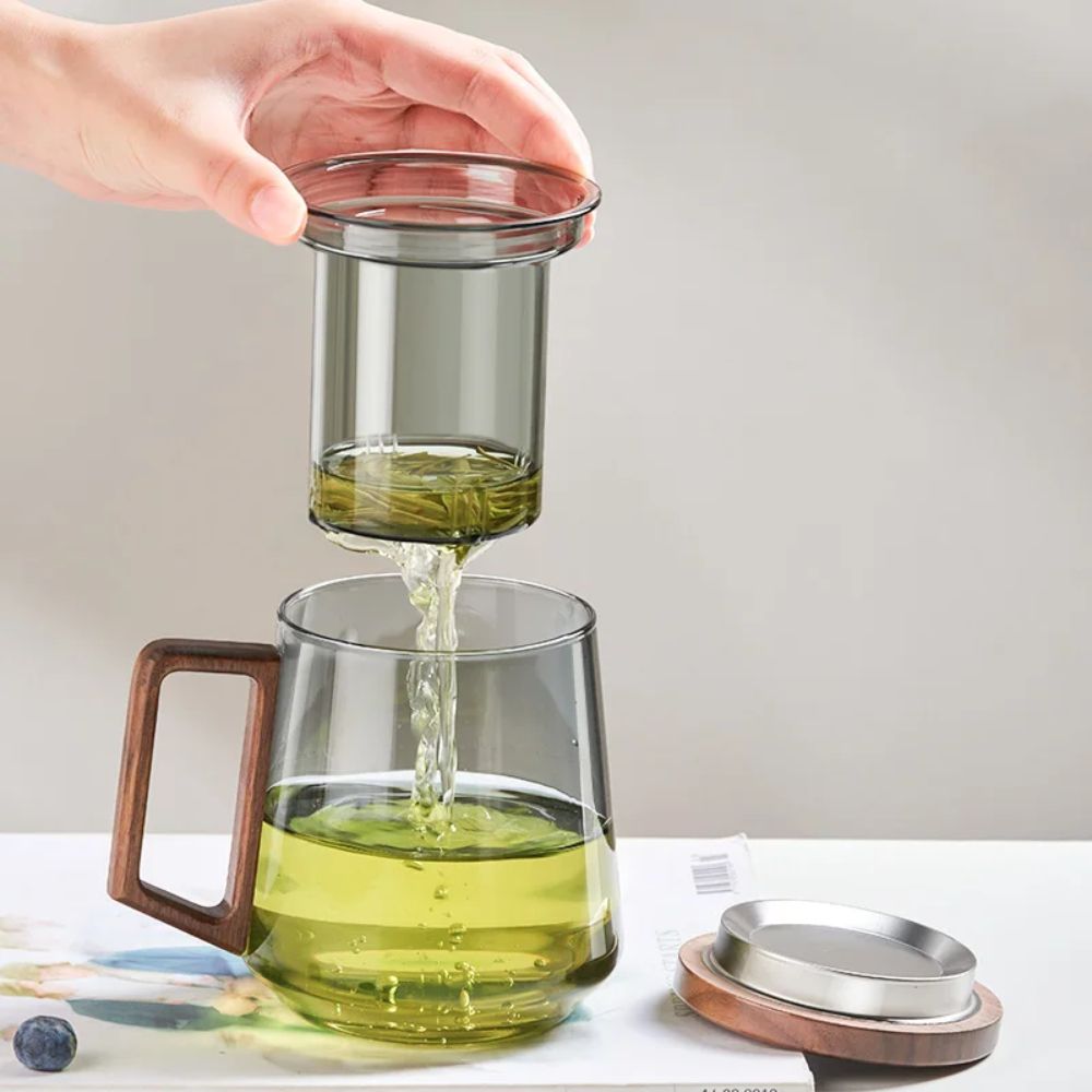 Tasse à thé en verre avec poignée bois