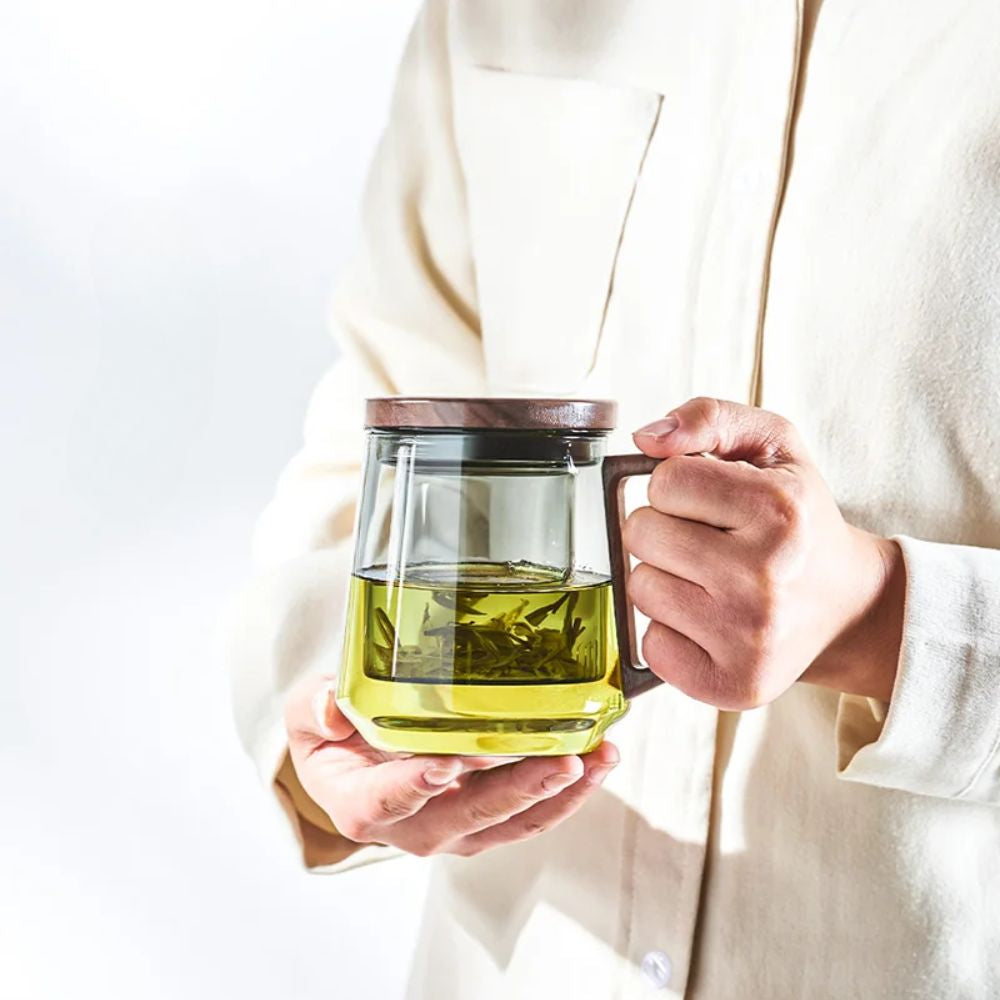 Tasse à thé en verre avec poignée bois