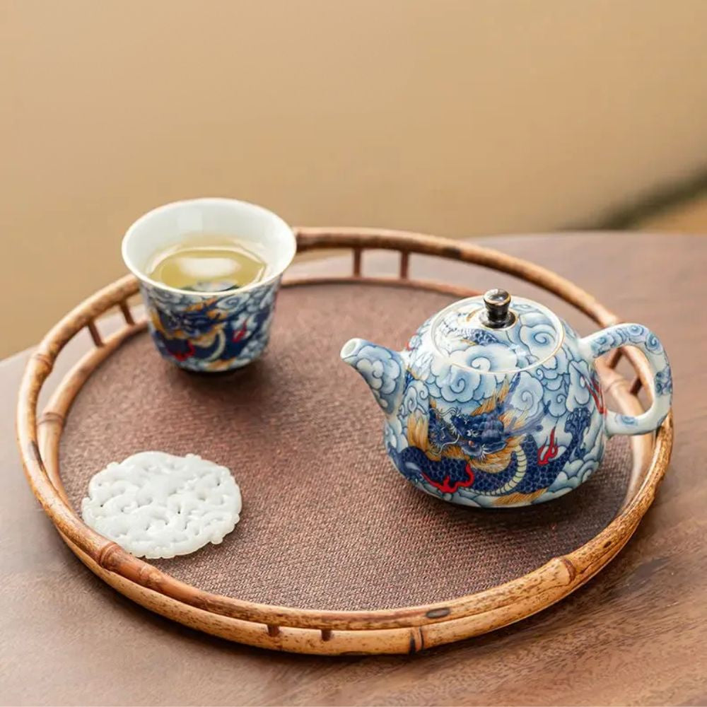 Théière en porcelaine décor sous glaçure avec infuseur