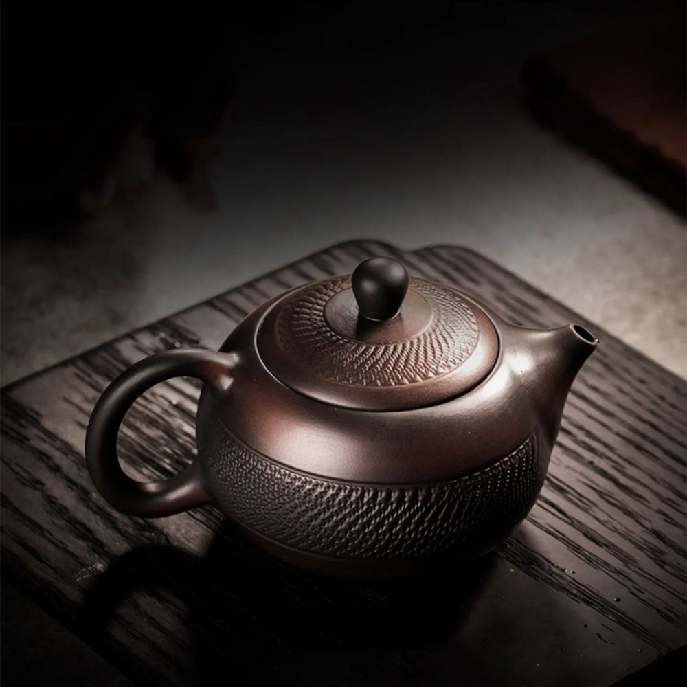 Théière artisanale en poterie violette de Jianshui pour Gong Fu Cha