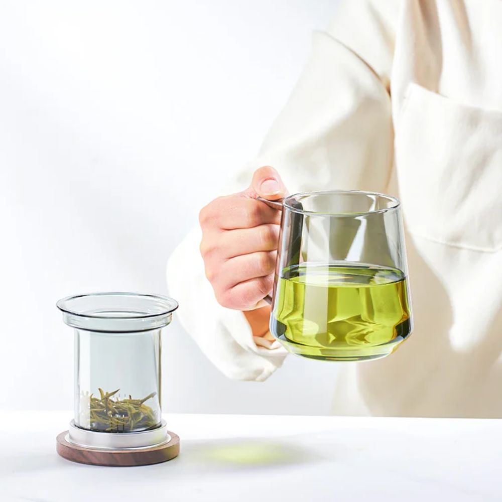 Tasse à thé en verre avec poignée bois