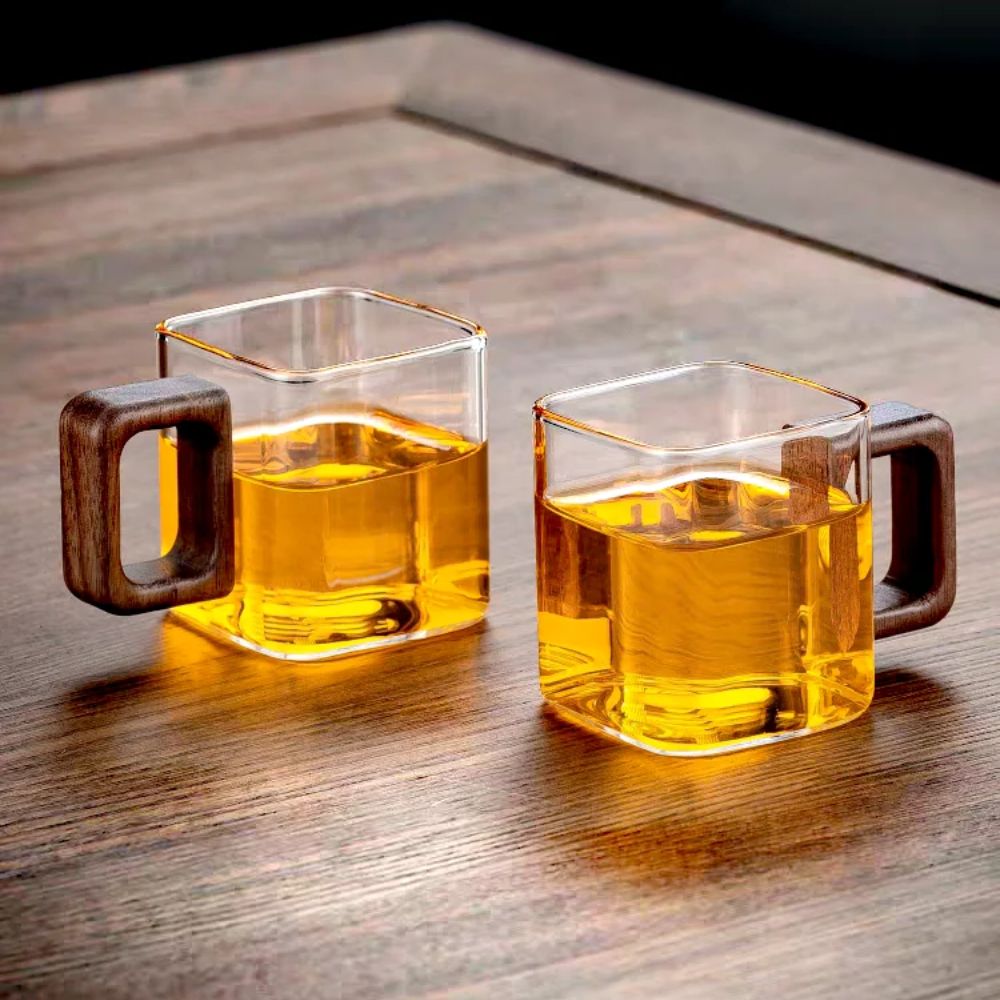 Tasse à thé en verre poignée en noyer naturel