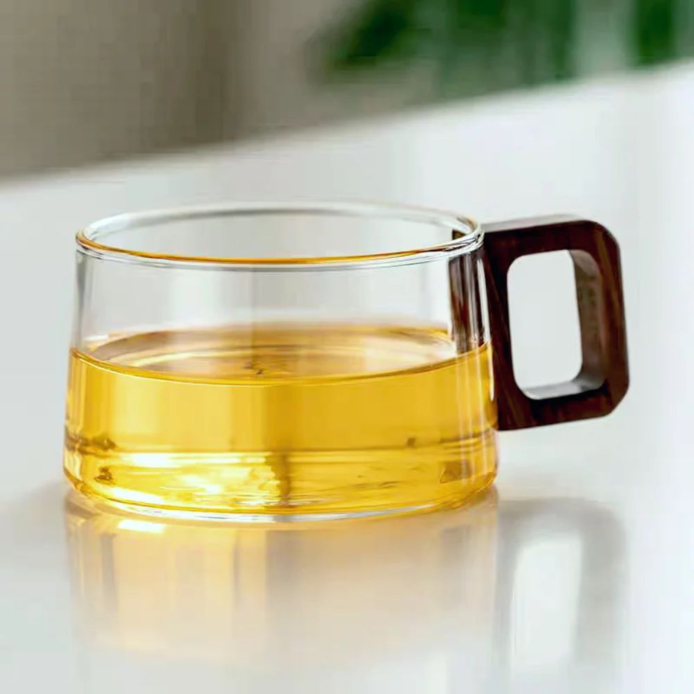 Tasse à thé en verre avec plateau bois cuillère