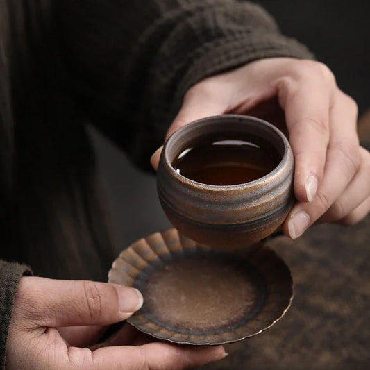 Tasse à thé japonaise en céramique style artisanal pigmenté