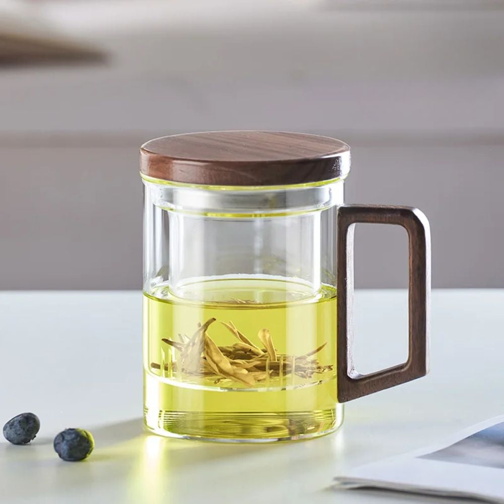 Tasse à thé en verre avec poignée bois