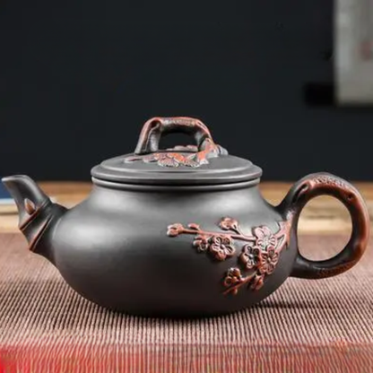 Théière en argile violette gravée