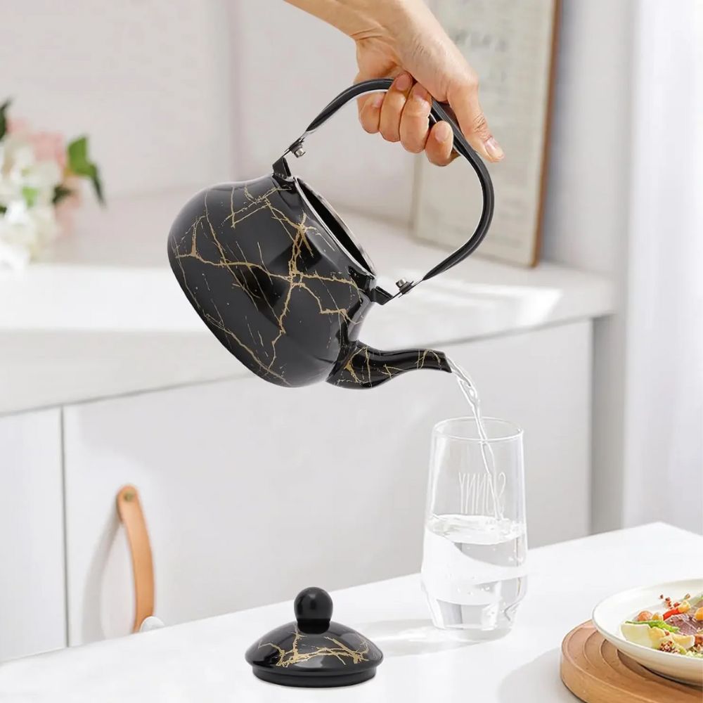 Théière vintage en émail