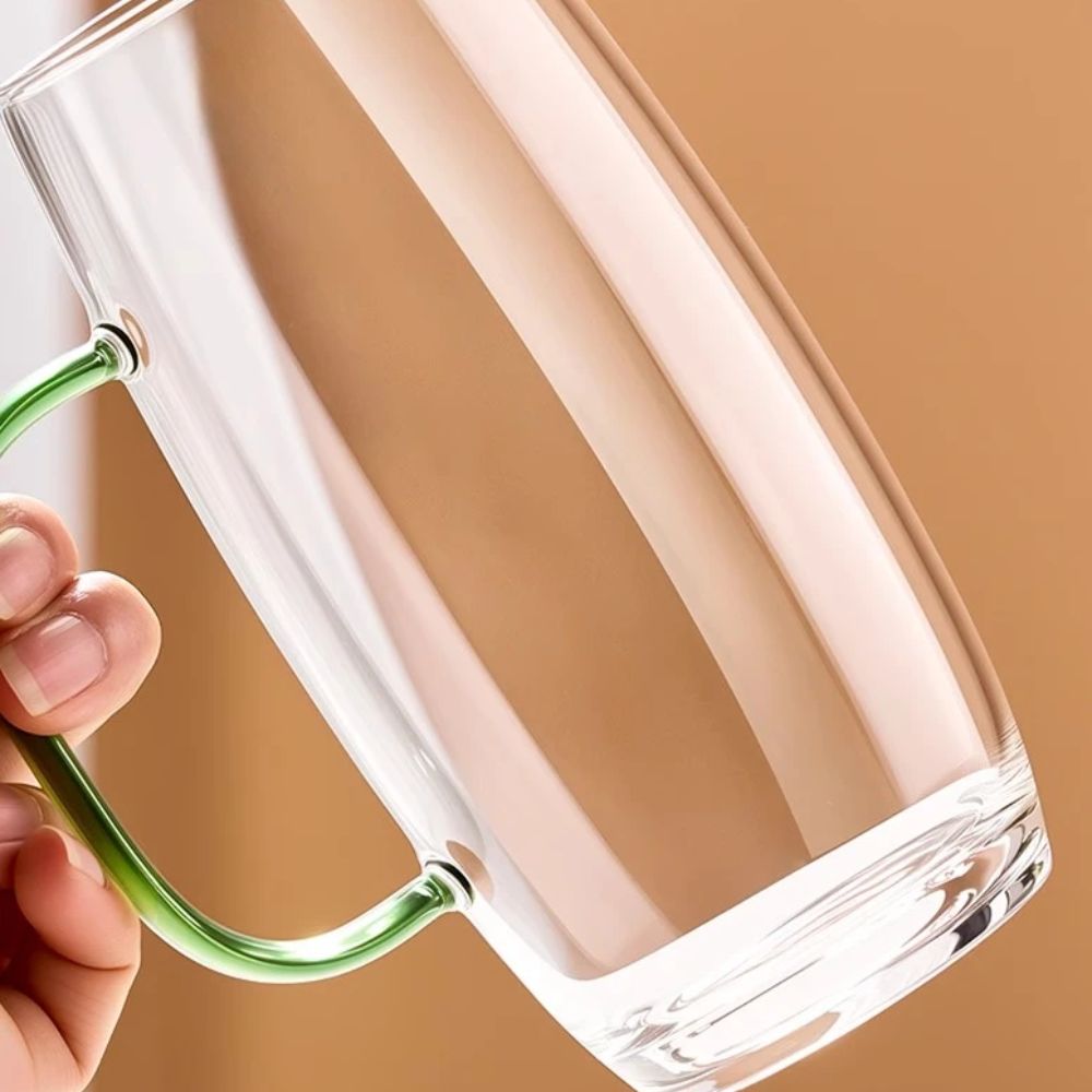 Tasse à thé en verre avec anse