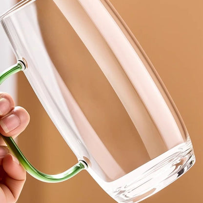 Tasse à thé en verre avec anse