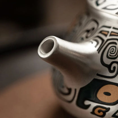 Théière artisanale en argent fin avec manche latéral