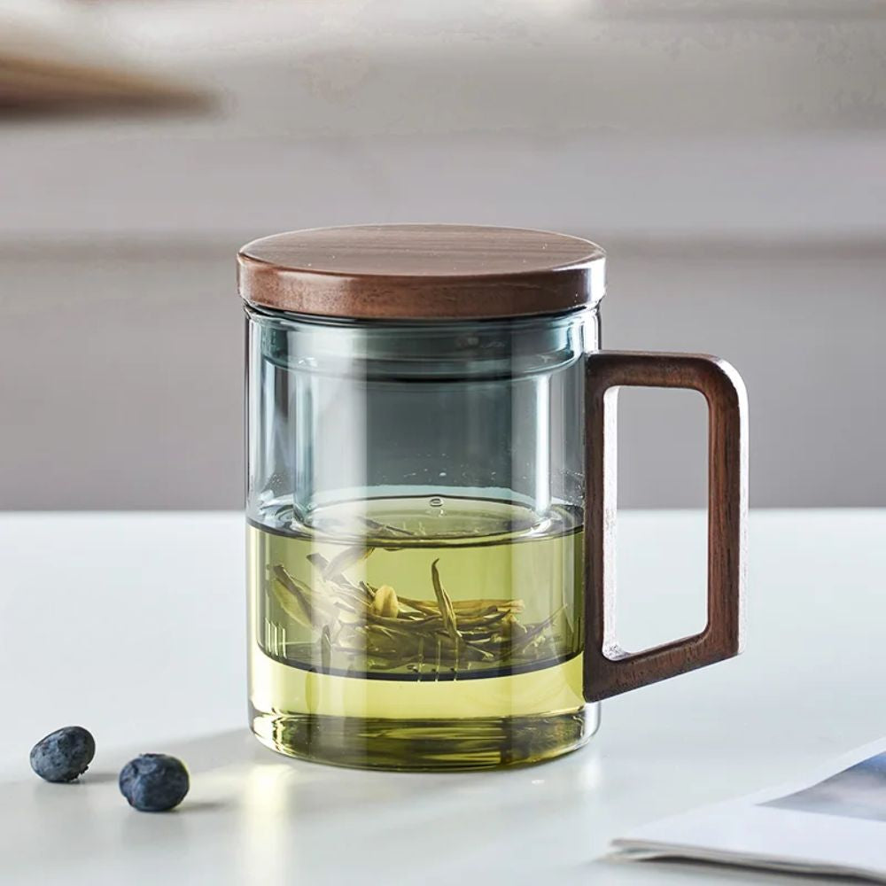 Tasse à thé en verre avec poignée bois