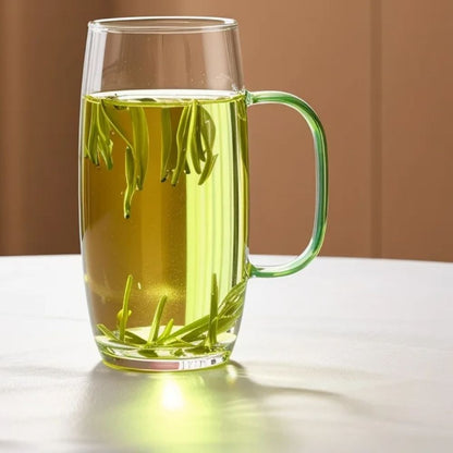 Tasse à thé en verre avec anse