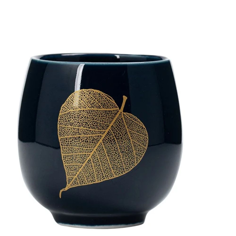 Tasse à thé japonaise noire en céramique