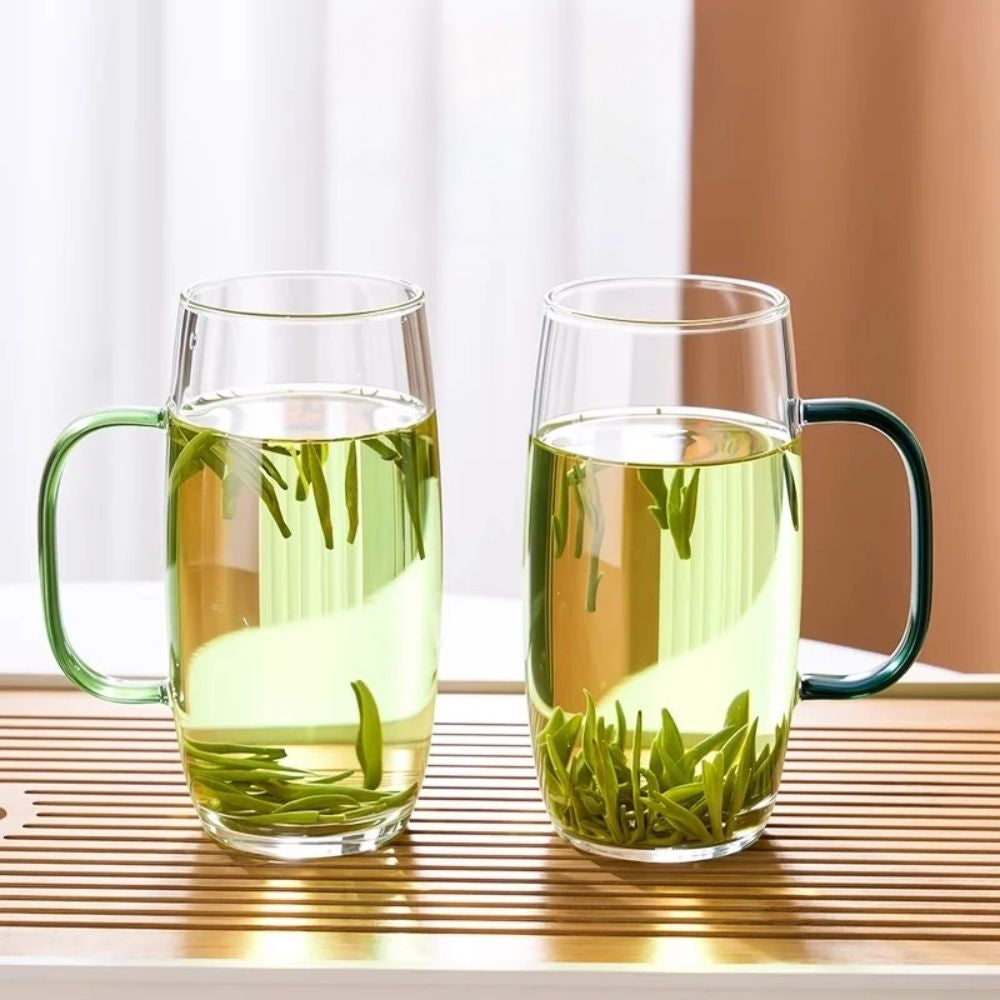 Tasse à thé en verre avec anse