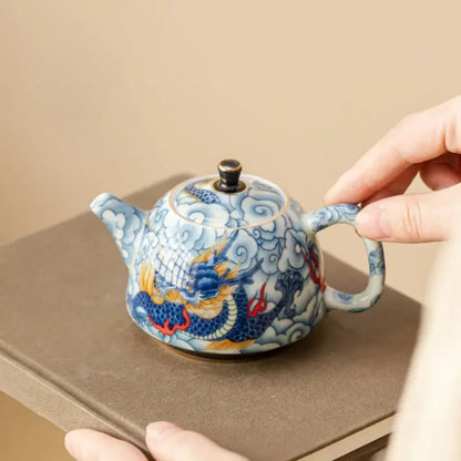 Théière en porcelaine décor sous glaçure avec infuseur