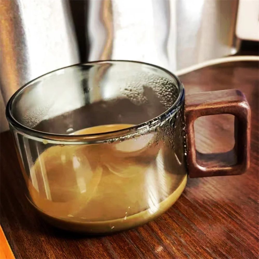 Tasse à thé en verre avec plateau bois cuillère