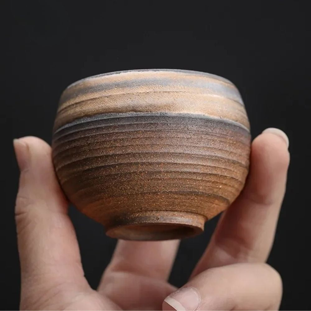 Tasse à thé japonaise en céramique style artisanal pigmenté