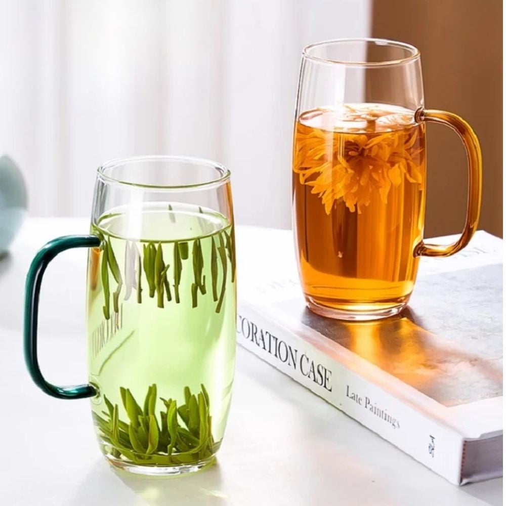 Tasse à thé en verre avec anse