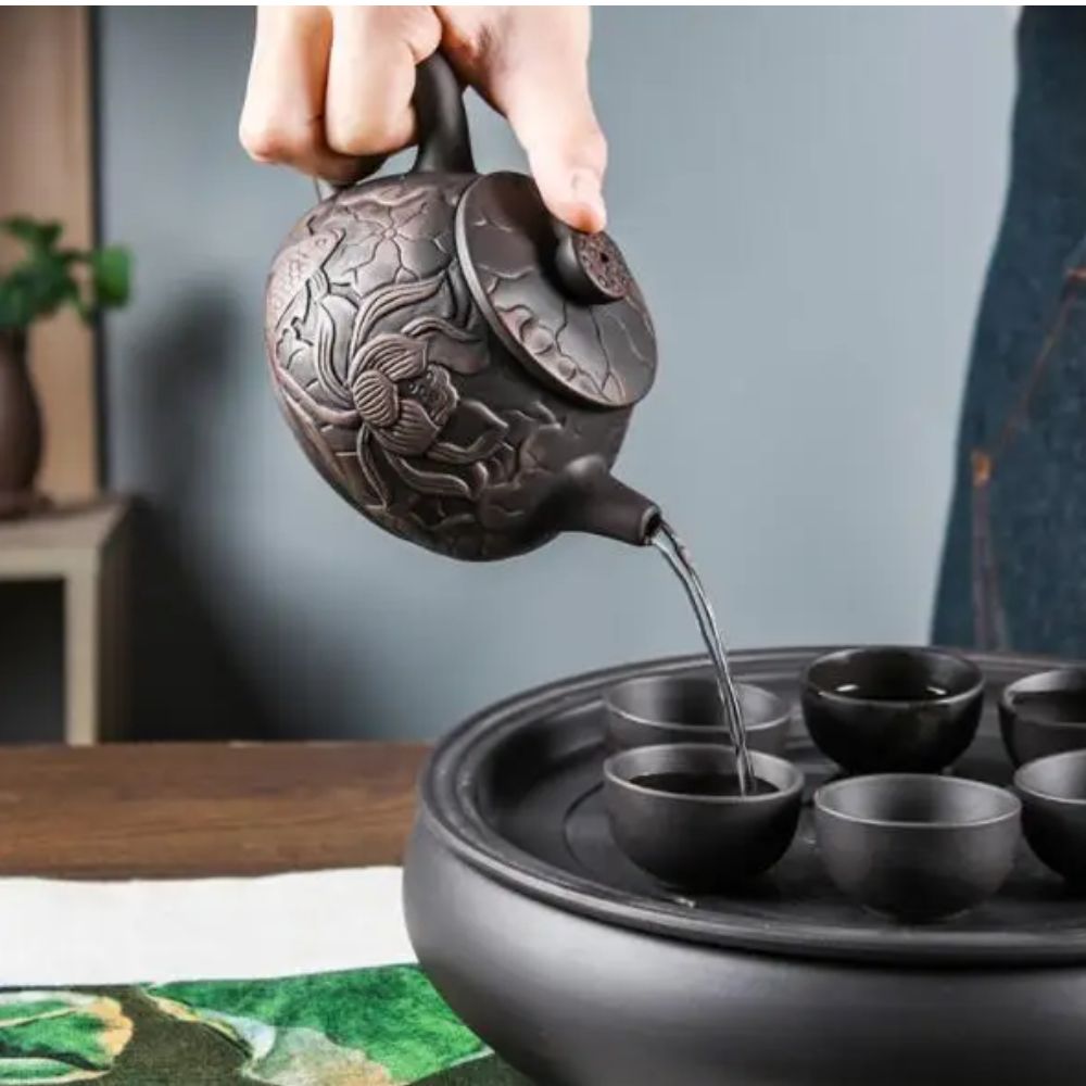 Théière en argile violette gravure lotus faite main