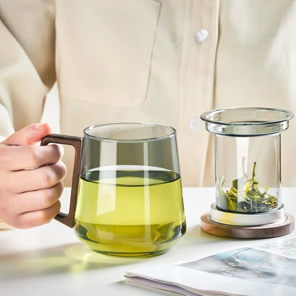 Tasse à thé en verre avec poignée bois