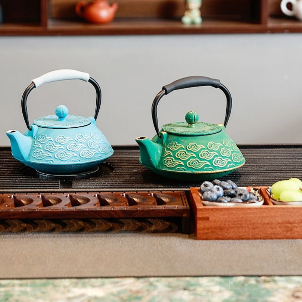 Théière en fonte japonaise émaillée motif nuage