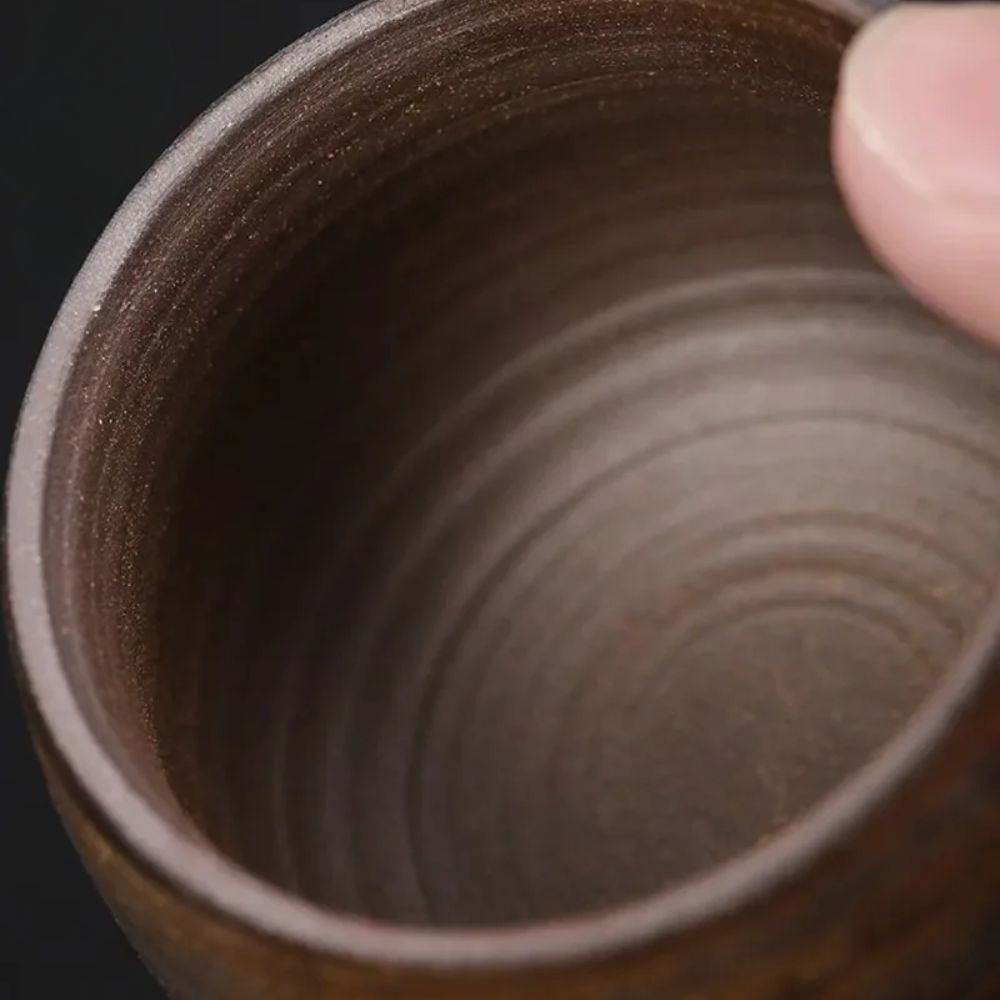 Tasse à thé japonaise en céramique style artisanal pigmenté