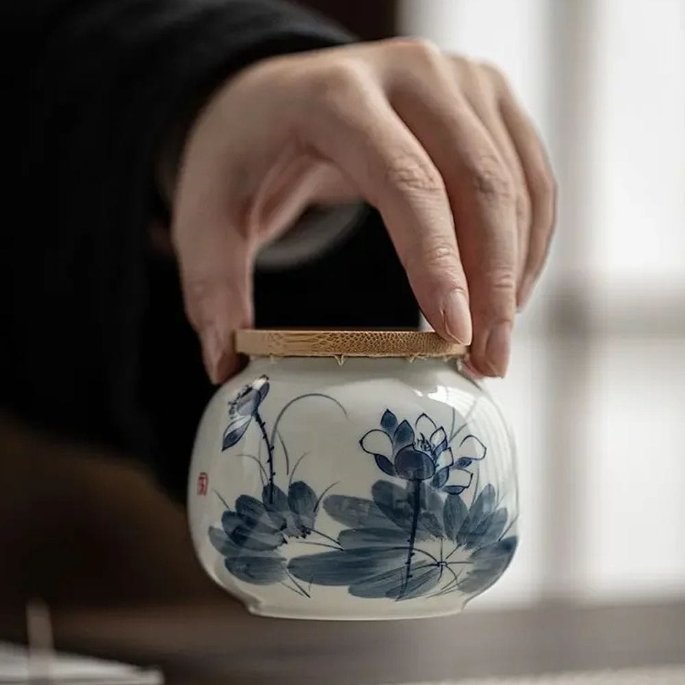 Boîte à thé en céramique bleue décor florale peinte à la main