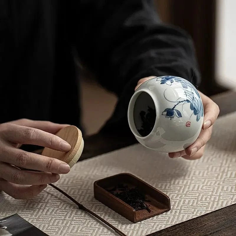 Boîte à thé en céramique bleue décor florale peinte à la main