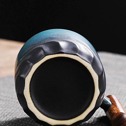 Tasse à thé artisanal vintage avec anse en bois Céramique style wabi-sabi