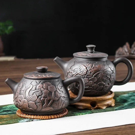 Théière en argile violette gravure lotus faite main (300 ml)