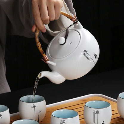 Théière en porcelaine blanche 680 ml avec filtre intégré