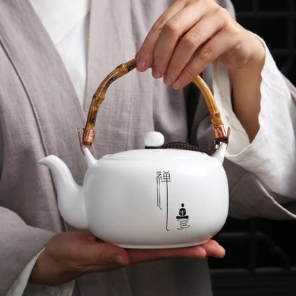 Théière en porcelaine blanche 680 ml avec filtre intégré