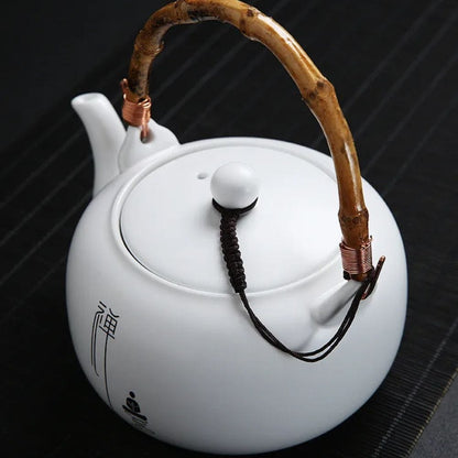 Théière en porcelaine blanche 680 ml avec filtre intégré