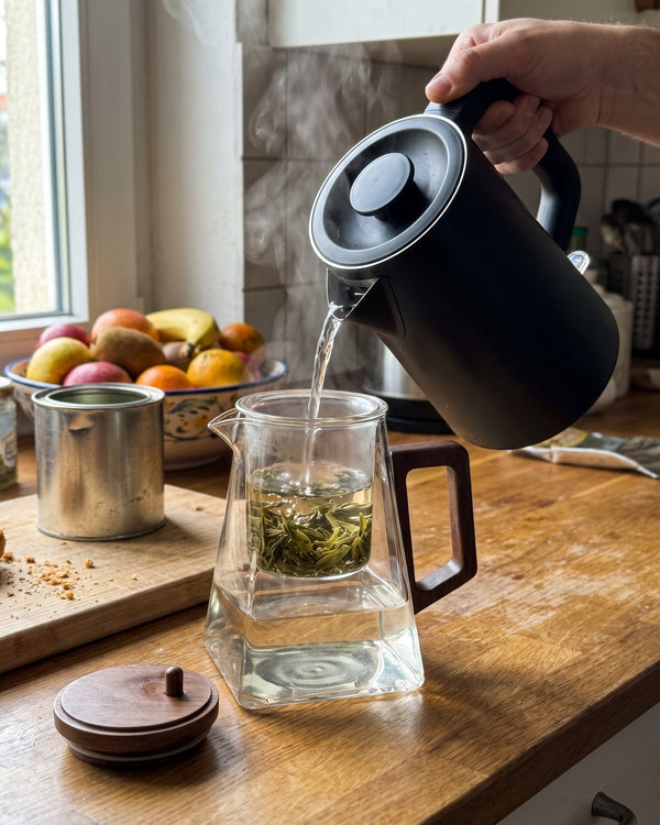 La théière flottante : en cuisine